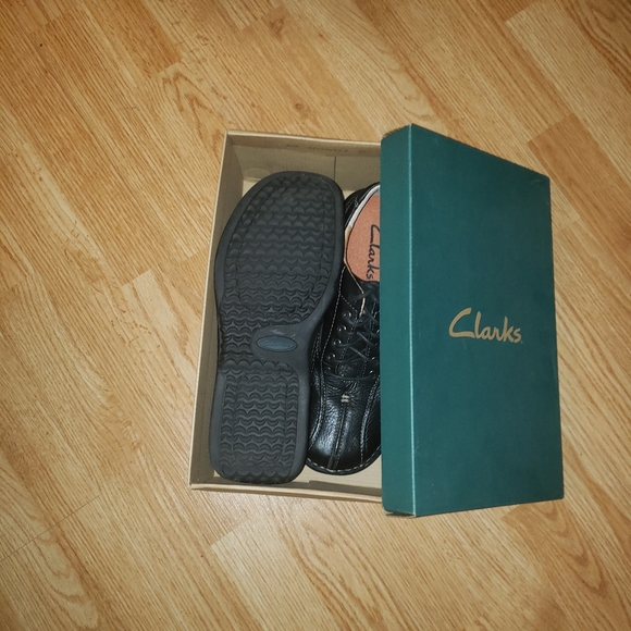 Clarks Black Leather shoes Size 9 - Picture 2 of 7